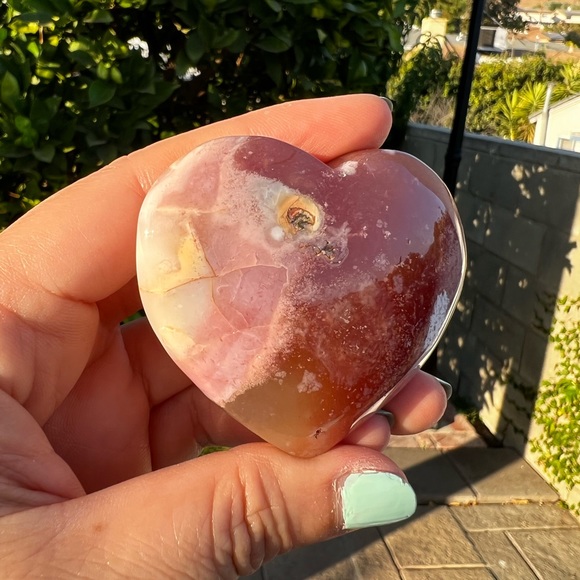 Red Flower Agate Heart - Picture 5 of 6